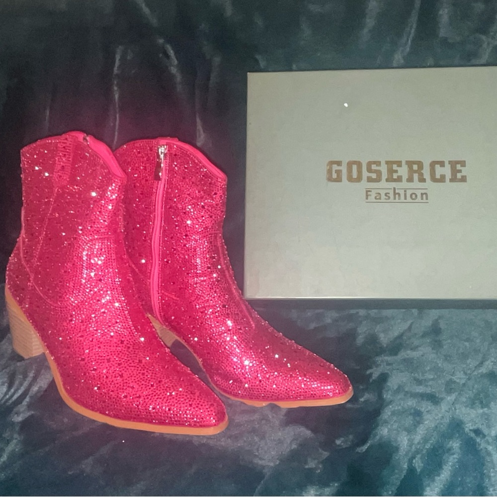 NEW!! never been worn, pink rhinestone boots with brown heel
so so cute size 9